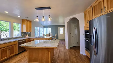 Kitchen - 41299 E Mynatt Dr, Three Rivers, CA 93271 photo 8 of 12