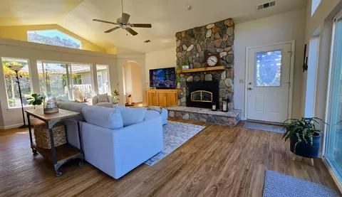 Living - 41299 E Mynatt Dr, Three Rivers, CA 93271 photo 8 of 10