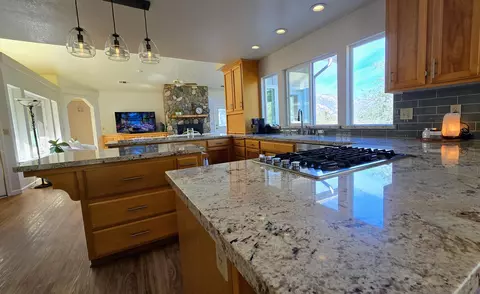 Kitchen - 41299 E Mynatt Dr, Three Rivers, CA 93271 photo 6 of 12