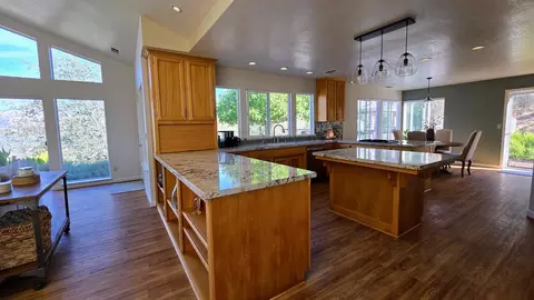Kitchen - 41299 E Mynatt Dr, Three Rivers, CA 93271 photo 4 of 12