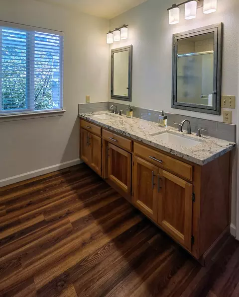 Bath - 41299 E Mynatt Dr, Three Rivers, CA 93271 photo 1 of 4