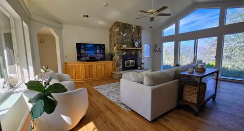 Living - 41299 E Mynatt Dr, Three Rivers, CA 93271 photo 6 of 10