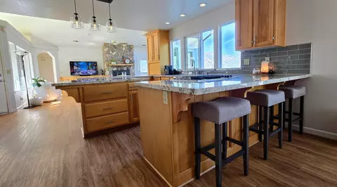 Kitchen - 41299 E Mynatt Dr, Three Rivers, CA 93271 photo 7 of 12