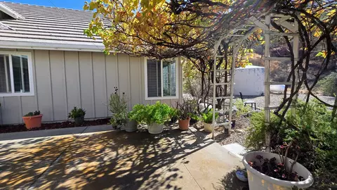 Exterior - 41299 E Mynatt Dr, Three Rivers, CA 93271 photo 32 of 42