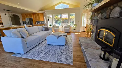 Living - 41299 E Mynatt Dr, Three Rivers, CA 93271 photo 2 of 10