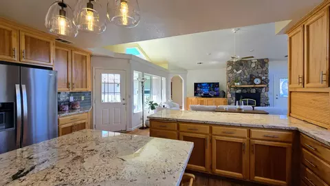 Kitchen - 41299 E Mynatt Dr, Three Rivers, CA 93271 photo 10 of 12