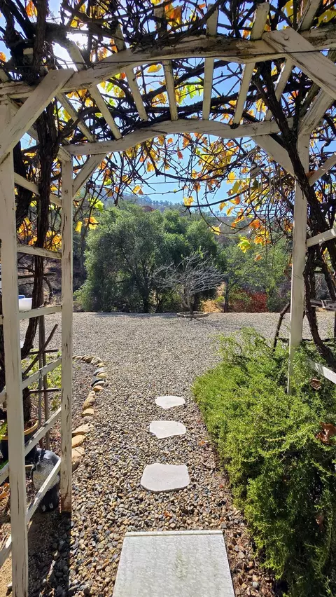 Exterior - 41299 E Mynatt Dr, Three Rivers, CA 93271 photo 34 of 42