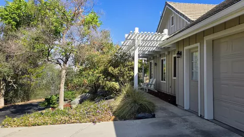 Exterior - 41299 E Mynatt Dr, Three Rivers, CA 93271 photo 9 of 42