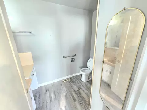 Bath - 211 E Gail Ave, Tulare, CA 93274 photo 2 of 3