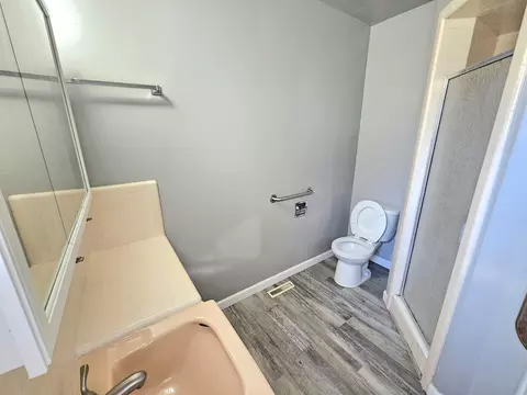 Bath - 211 E Gail Ave, Tulare, CA 93274 photo 3 of 3