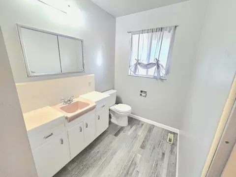 Bath - 211 E Gail Ave, Tulare, CA 93274 photo 1 of 3