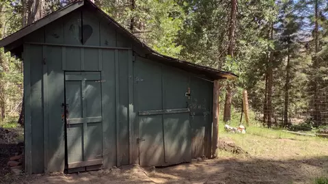 Exterior - 440 Trails End Dr, Springville, CA 93265 photo 10 of 12
