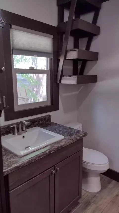 Bath - 440 Trails End Dr, Springville, CA 93265 photo 1 of 3