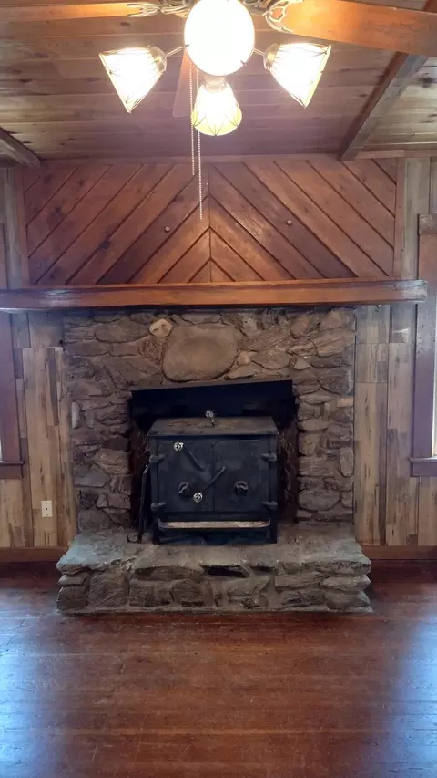Living - 440 Trails End Dr, Springville, CA 93265 photo 3 of 7