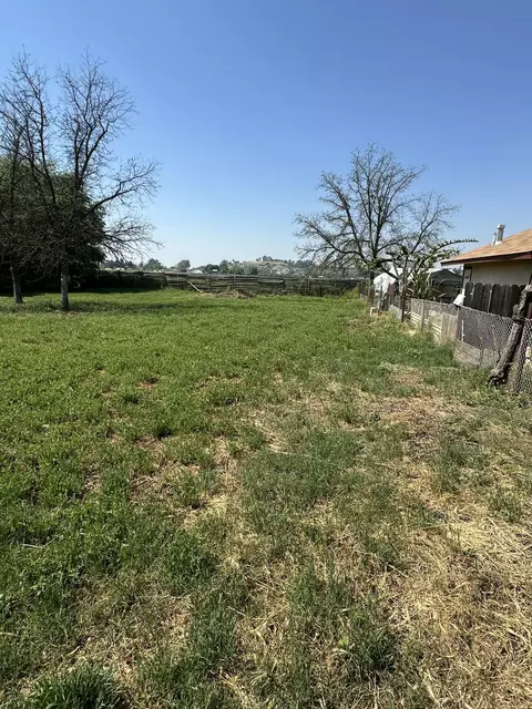 hall, Lindsay, CA 93247 photo 8