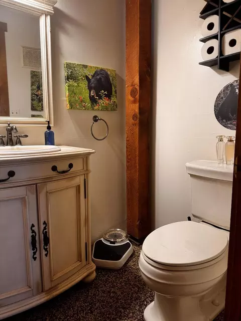Bath - 30723 Hamilton Dr, Exeter, CA 93221 photo 1 of 11