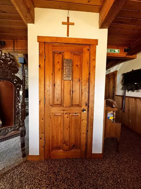 Entry Way - 30723 Hamilton Dr, Exeter, CA 93221 photo 2 of 5