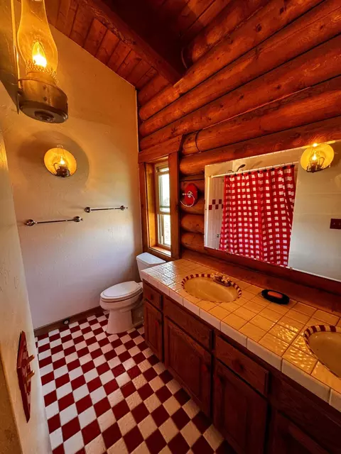 Bath - 30723 Hamilton Dr, Exeter, CA 93221 photo 2 of 11