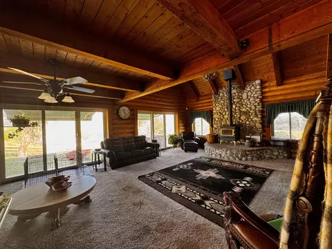 Living - 30723 Hamilton Dr, Exeter, CA 93221 photo 3 of 5