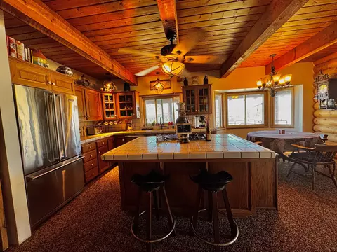 Kitchen - 30723 Hamilton Dr, Exeter, CA 93221 photo 3 of 7