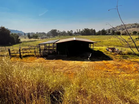 Exterior - 30723 Hamilton Dr, Exeter, CA 93221 photo 9 of 16