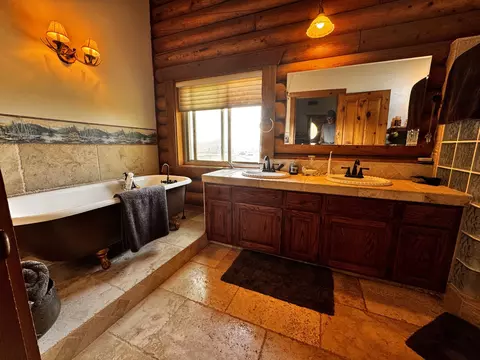 Bath - 30723 Hamilton Dr, Exeter, CA 93221 photo 10 of 11
