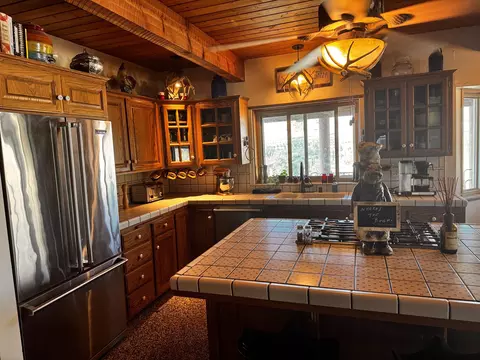 Kitchen - 30723 Hamilton Dr, Exeter, CA 93221 photo 2 of 7