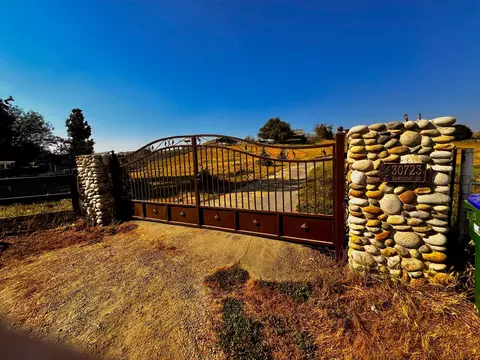 30723 Hamilton Dr, Exeter, CA 93221