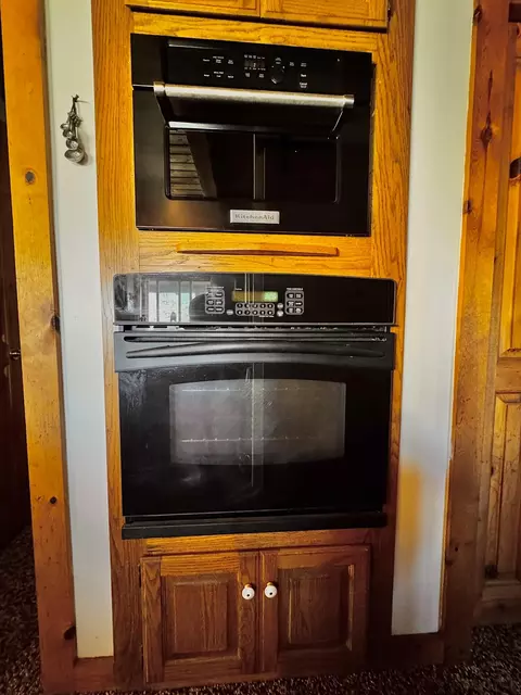 Kitchen - 30723 Hamilton Dr, Exeter, CA 93221 photo 1 of 7