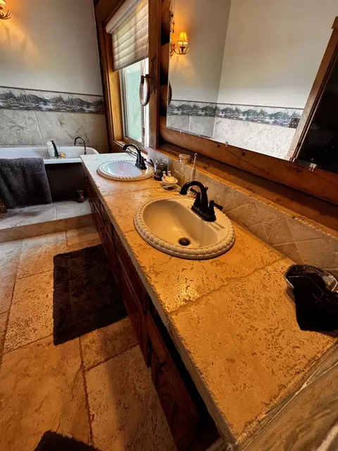 Bath - 30723 Hamilton Dr, Exeter, CA 93221 photo 7 of 11