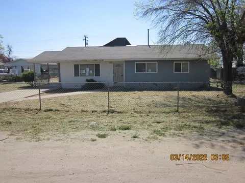 533 W Compton Ave #1, Pixley, CA 93256