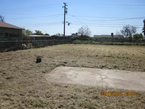 533 W Compton Ave #1, Pixley, CA 93256 photo 2