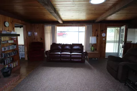 Living - 1771 James Dr, Springville, CA 93265 photo 3 of 5