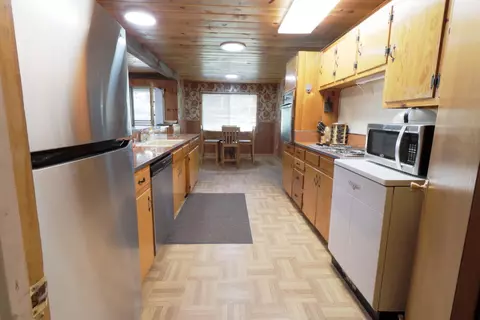 Kitchen - 1771 James Dr, Springville, CA 93265 photo 2 of 4