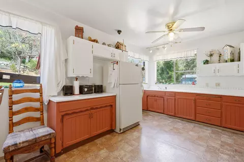 Kitchen - 697 Loop Dr, Springville, CA 93265 photo 3 of 6