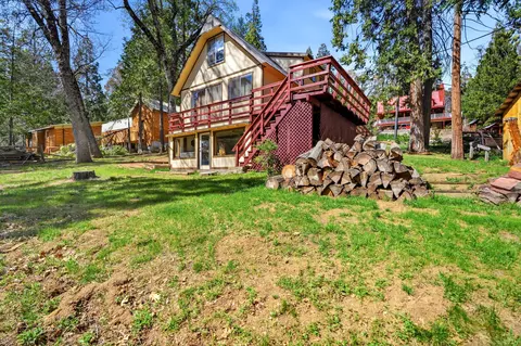 Exterior - 697 Loop Dr, Springville, CA 93265 photo 9 of 14