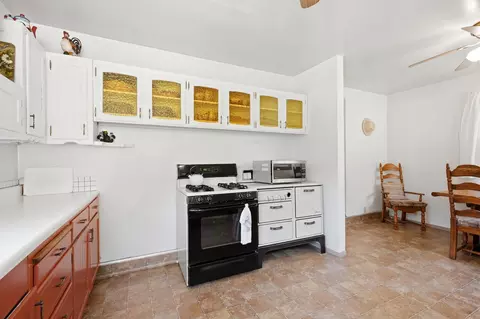 Kitchen - 697 Loop Dr, Springville, CA 93265 photo 4 of 6