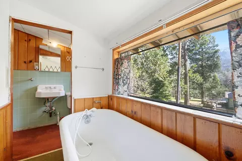 Bath - 697 Loop Dr, Springville, CA 93265 photo 6 of 6