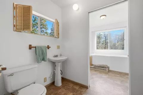 Bath - 697 Loop Dr, Springville, CA 93265 photo 1 of 6