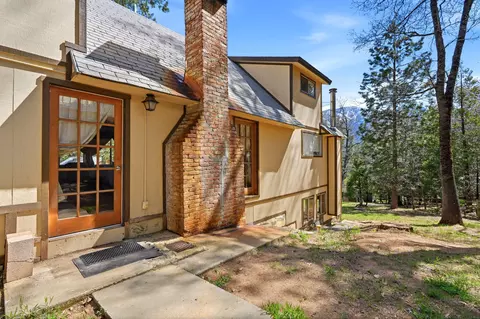 Exterior - 697 Loop Dr, Springville, CA 93265 photo 4 of 14