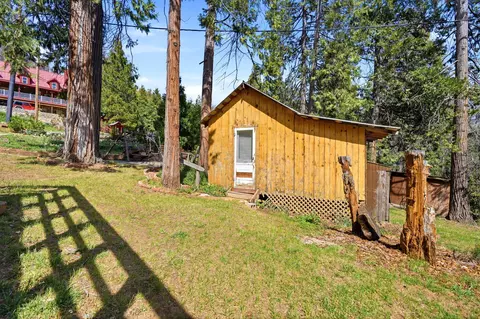 Exterior - 697 Loop Dr, Springville, CA 93265 photo 12 of 14