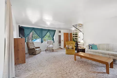 Living - 697 Loop Dr, Springville, CA 93265 photo 2 of 4