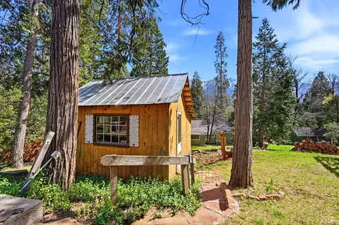 Exterior - 697 Loop Dr, Springville, CA 93265 photo 14 of 14