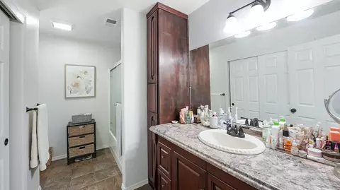 Bath - 2419 E Vassar Ave, Visalia, CA 93292 photo 1 of 2