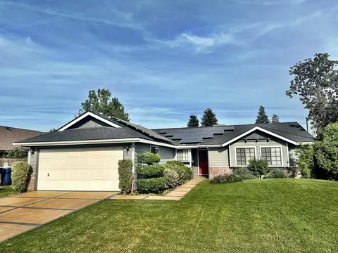 576 S Aronian St, Tulare, CA 93274
