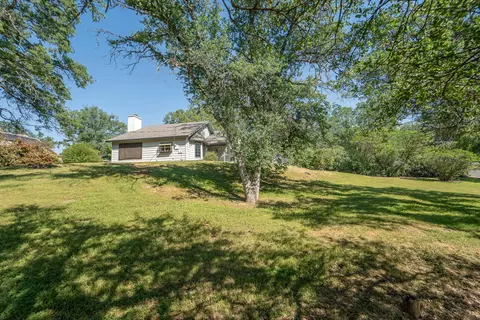 40962 Oakridge Dr, Three Rivers, CA 93271