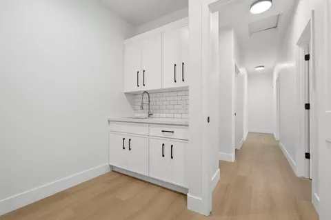 Entry Way - 1370 Meadow Ave, Exeter, CA 93221 photo 4 of 4