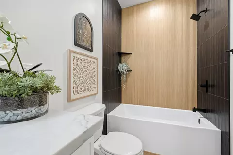 Bath - 1370 Meadow Ave, Exeter, CA 93221 photo 2 of 5