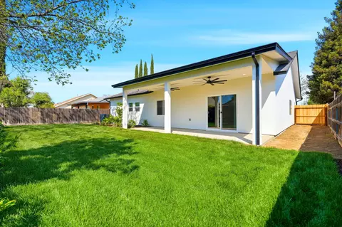 Exterior - 1370 Meadow Ave, Exeter, CA 93221 photo 8 of 10