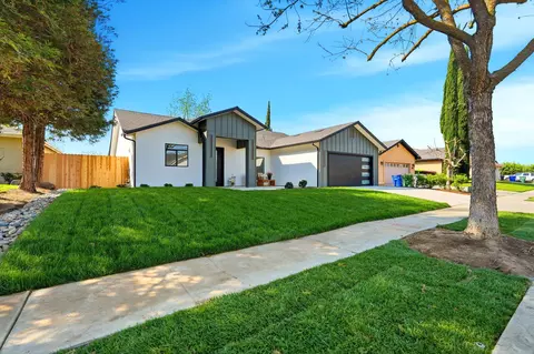 Exterior - 1370 Meadow Ave, Exeter, CA 93221 photo 4 of 10